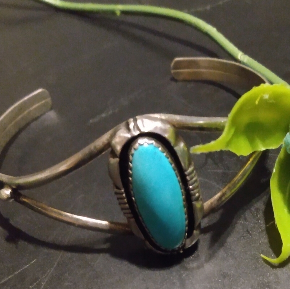L.Yazzie Sterling Silver & bright blue turquoise cuff bracelet